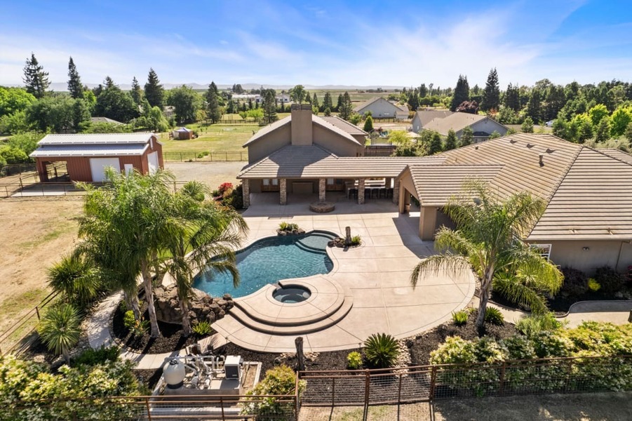 photo 1 of 21557 E Mondy Ln, Linden, CA 95236