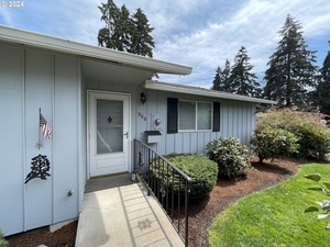 photo 1 of 968 W L St, Springfield, OR 97477