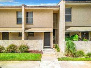 photo 1 of 100 E Kentucky Ave, #F6, Deland, FL 32724