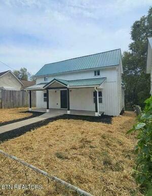 photo 1 of 302 Poplar St, Lenoir City, TN 37771