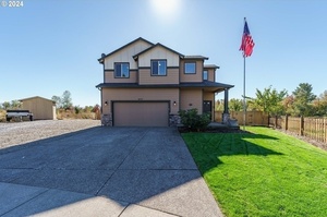 photo 1 of 675 S Taylor Ct, Molalla, OR 97038