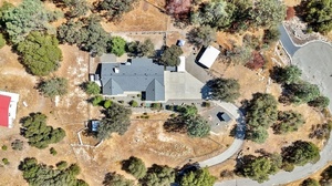 photo 1 of 33867 Jennifer Ct, Coarsegold, CA 93614