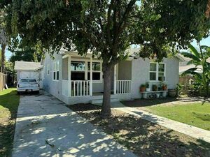 photo 1 of 1130 N Highland Ave, Visalia, CA 93291