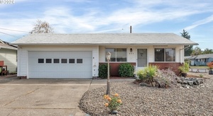 photo 1 of 904 Broughton Way, Woodburn, OR 97071