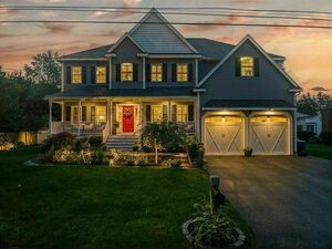 photo 1 of 17 Manor Ave, Burlington, MA 01803