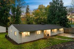 photo 1 of 2524 SW Mossy Brae Rd, West Linn, OR 97068