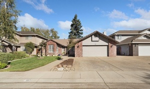 photo 1 of 557 Yellowstone St, Woodbridge, CA 95258
