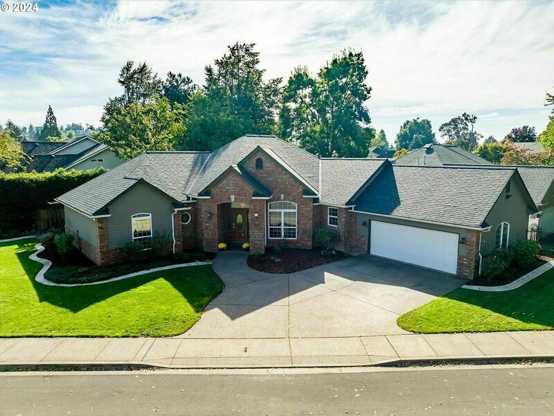 photo 1 of 1417 Wimbledon Pl, Springfield, OR 97477