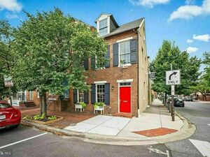 photo 1 of 722 S Charles St, Baltimore, MD 21230