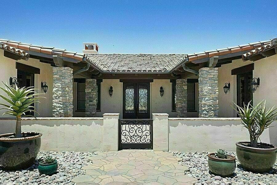 photo 1 of 1010 Willowcreek Ln, Fallbrook, CA 92028