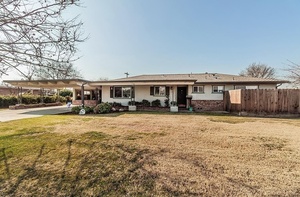 photo 1 of 1320 Q St, Firebaugh, CA 93622