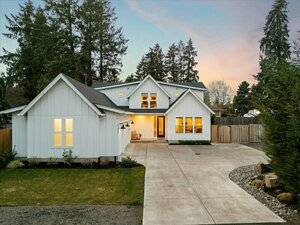 photo 1 of 17815 Pilkington Rd, Lake Oswego, OR 97035