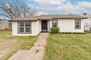photo 1 of 312 N Jack St, Jacksboro, TX 76458