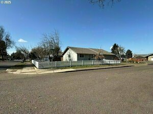 photo 1 of 4117 Jessen Dr, Eugene, OR 97402