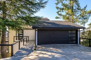 photo 1 of 936 Summit Blvd, Springfield, OR 97477