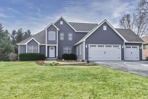 photo 1 of 3719 Dellshire Ln, McHenry, IL 60051
