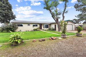 photo 1 of 28282 Fox Ln, Wilder, ID 83676
