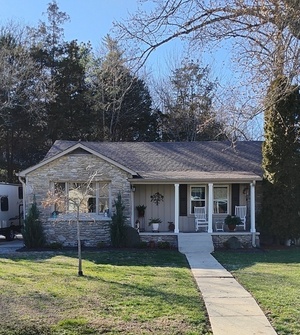 photo 1 of 914 3rd Ave, Fayetteville, TN 37334
