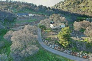 photo 1 of 1059 Drake Ln, Squaw Valley, CA 93675