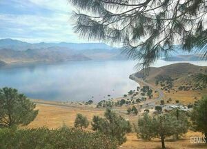 photo 1 of 5094 Pioneer Dr E, Lake Isabella, CA 93240