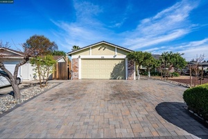 photo 1 of 3725 Garrow Dr, Antioch, CA 94509