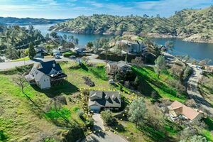 photo 1 of 28737 Sulphur Springs Rd, Friant, CA 93626