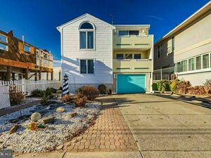 photo 1 of 38 Bay Ave, Ocean City, NJ 08226