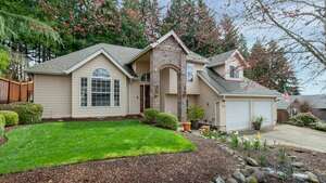 photo 1 of 318 NW Meadows Dr, McMinnville, OR 97128