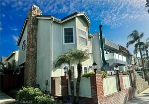 photo 1 of 322 22nd St, Huntington Beach, CA 92648