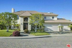 photo 1 of 17653 W Royce Dr, Encino, CA 91316