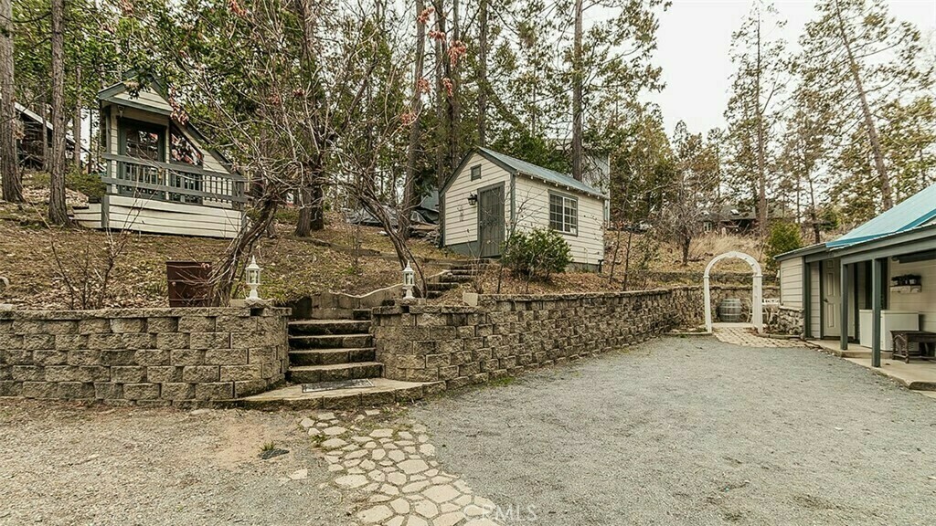 photo 1 of 41770 Meadow Ln, Auberry, CA 93602