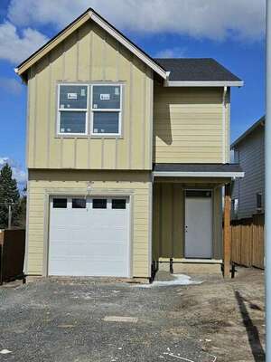 photo 1 of 856 Chestnut Way, Silverton, OR 97381