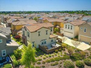 photo 1 of 77 Huddlestone Cir, Roseville, CA 95661