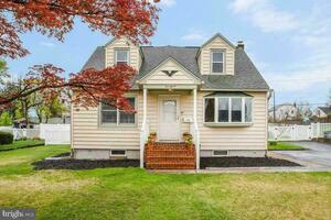 photo 1 of 515 Shipley Rd, Linthicum Heights, MD 21090
