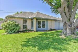 photo 1 of 10830 W Mulberry, La Porte, TX 77571