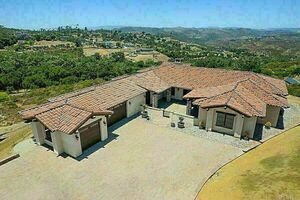 photo 1 of 1010 Willowcreek Ln, Fallbrook, CA 92028