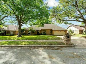 photo 1 of 10161 Stoneleigh Dr, Benbrook, TX 76126
