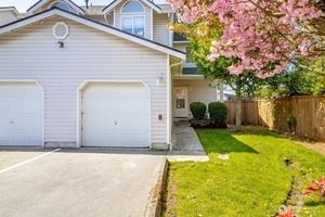 photo 1 of 117 21st St SE Unit D, Auburn, WA 98002