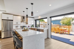 photo 1 of 2526 Mathews St, Berkeley, CA 94702