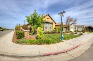 photo 1 of 315 Pinnacle Dr W, Madera, CA 93636