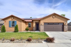 photo 1 of 667 Crow Creek Dr, Galt, CA 95632