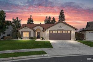 photo 1 of 9704 Portland Rose Ave, Bakersfield, CA 93311