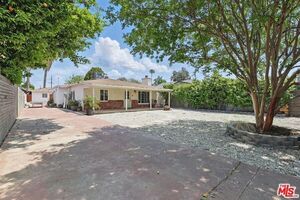 photo 1 of 7434 Nestle Ave, Reseda, CA 91335