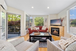 photo 1 of 220 1st St #206, Kirkland, WA 98033