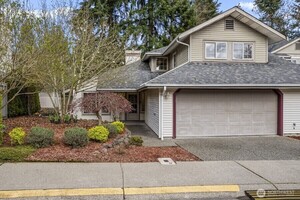 photo 1 of 10244 NE 138th Place Unit B1, Kirkland, WA 98034