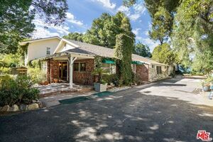 photo 1 of 5509 Oakdale Ave, Woodland Hills, CA 91364
