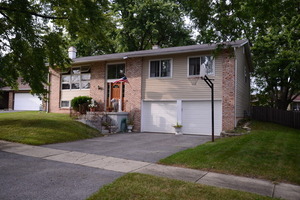 photo 1 of 426 Charlestown Dr, Bolingbrook, IL 60440