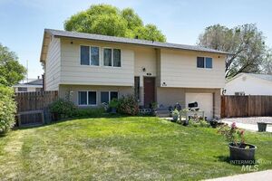 photo 1 of 370 S 10 E, Mountain Home, ID 83647