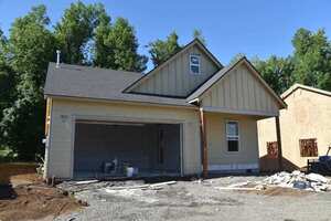 photo 1 of 855 Oakleaf Way, Silverton, OR 97381
