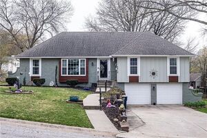 photo 1 of 4413 E 107th St, Kansas City, MO 64137